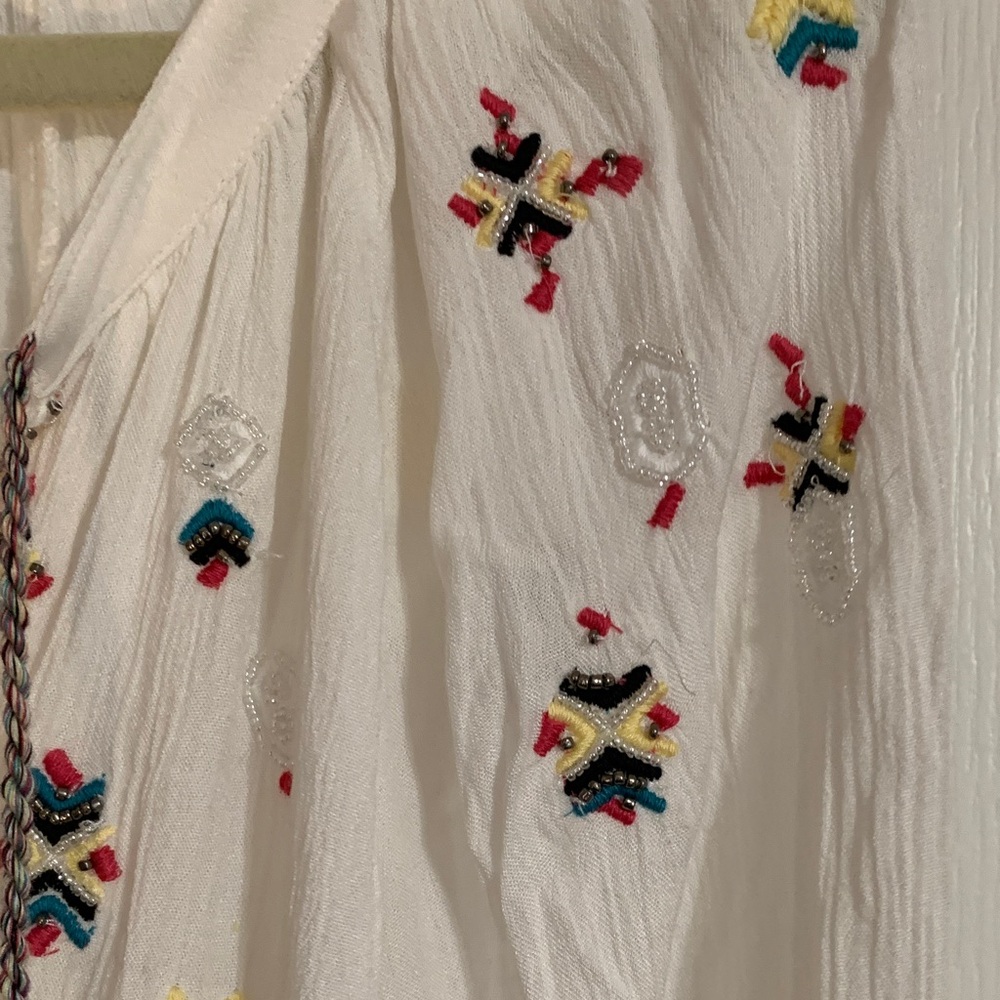 Jessica Simpson White Blouse with Colorful Embroidery - Picture 7 of 10